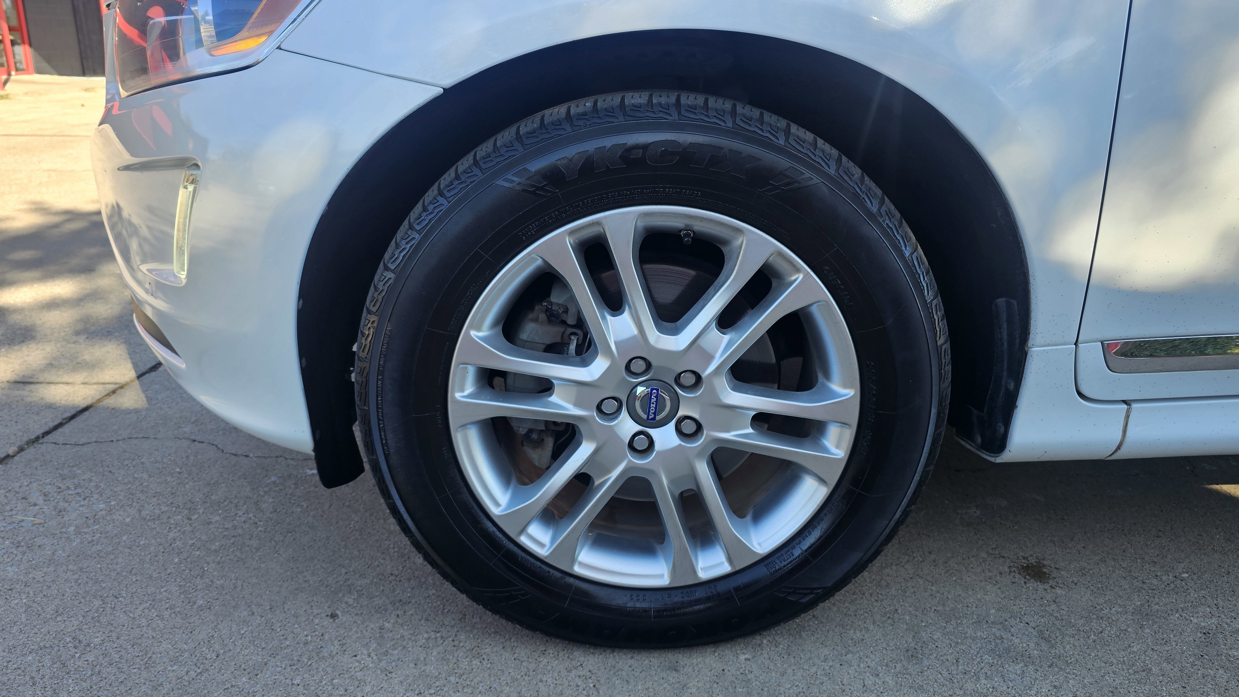 Used 2015 Volvo XC60 T5 Platinum image 14