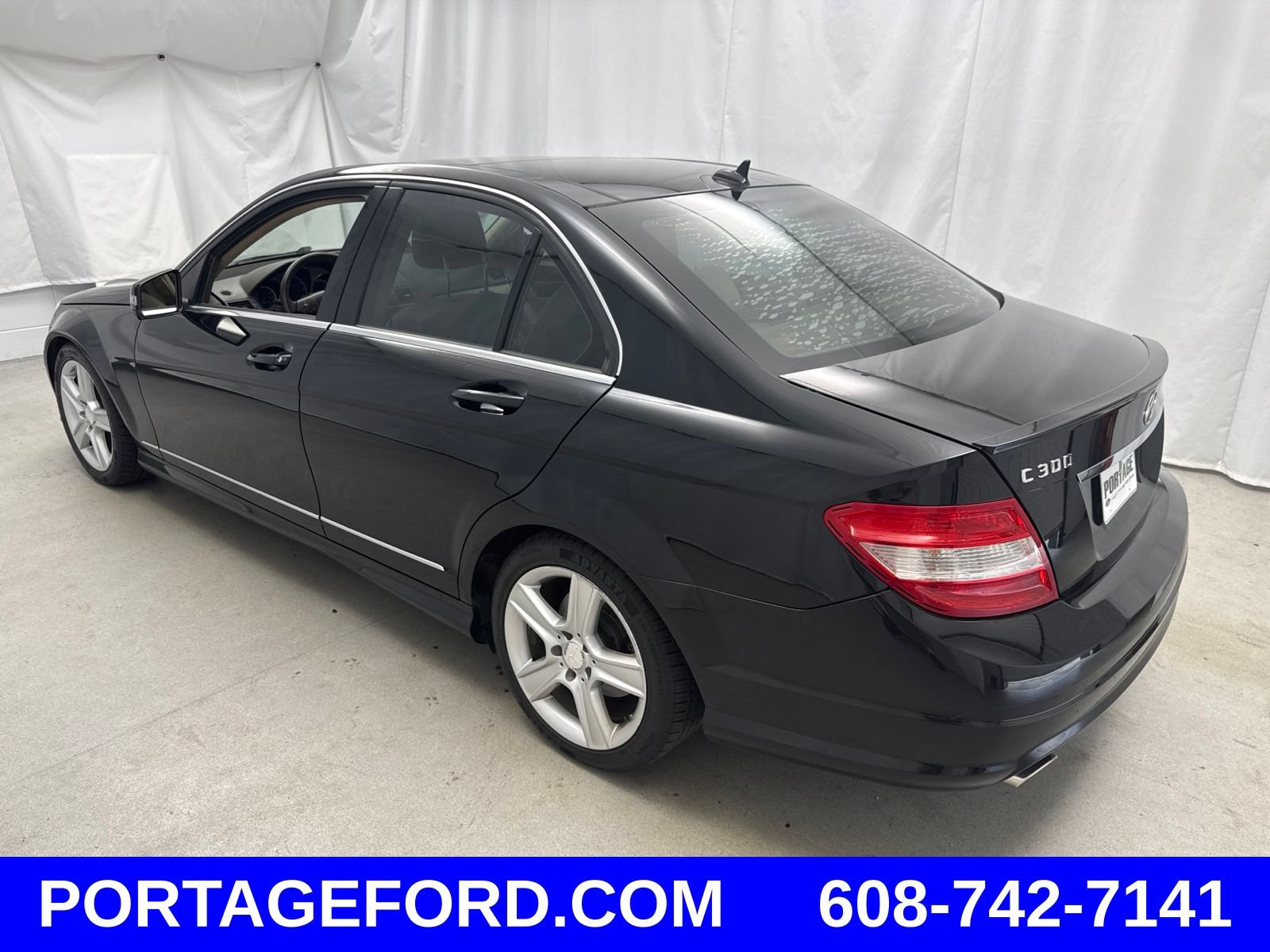 Used 2011 Mercedes-Benz C 300 4MATIC Sedan image 4