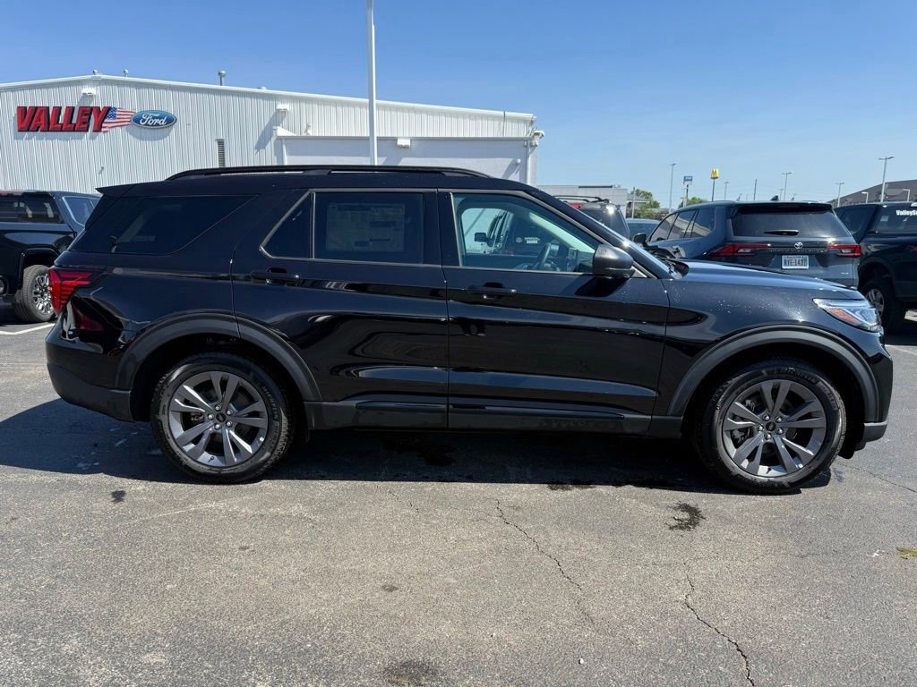 New 2026 Ford Explorer Active w/ Active Comfort Package AWD/4WD image 2