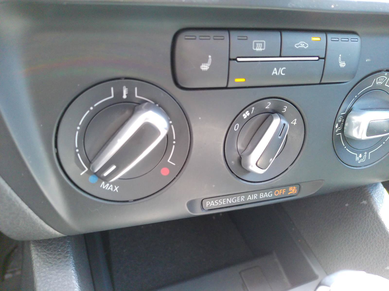Used 2013 Volkswagen Jetta SEL FWD image 11