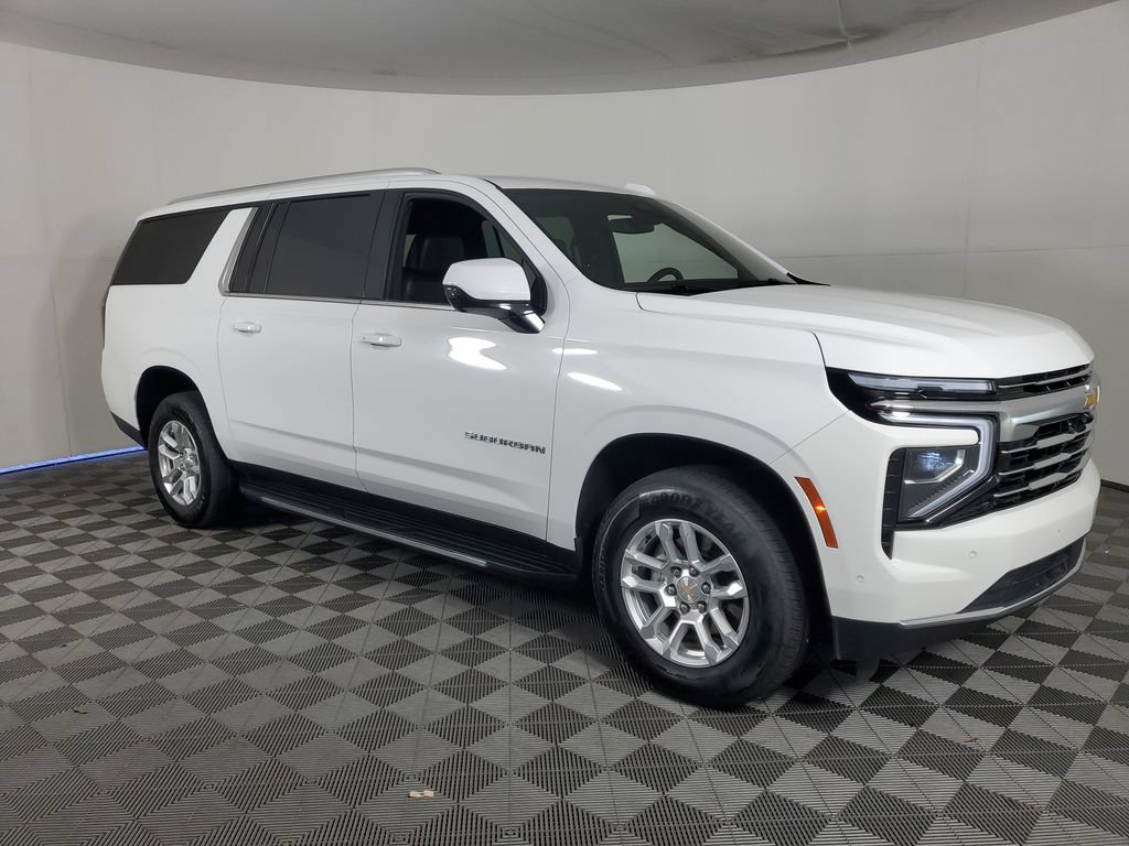 Used 2025 Chevrolet Suburban LT RWD image 2