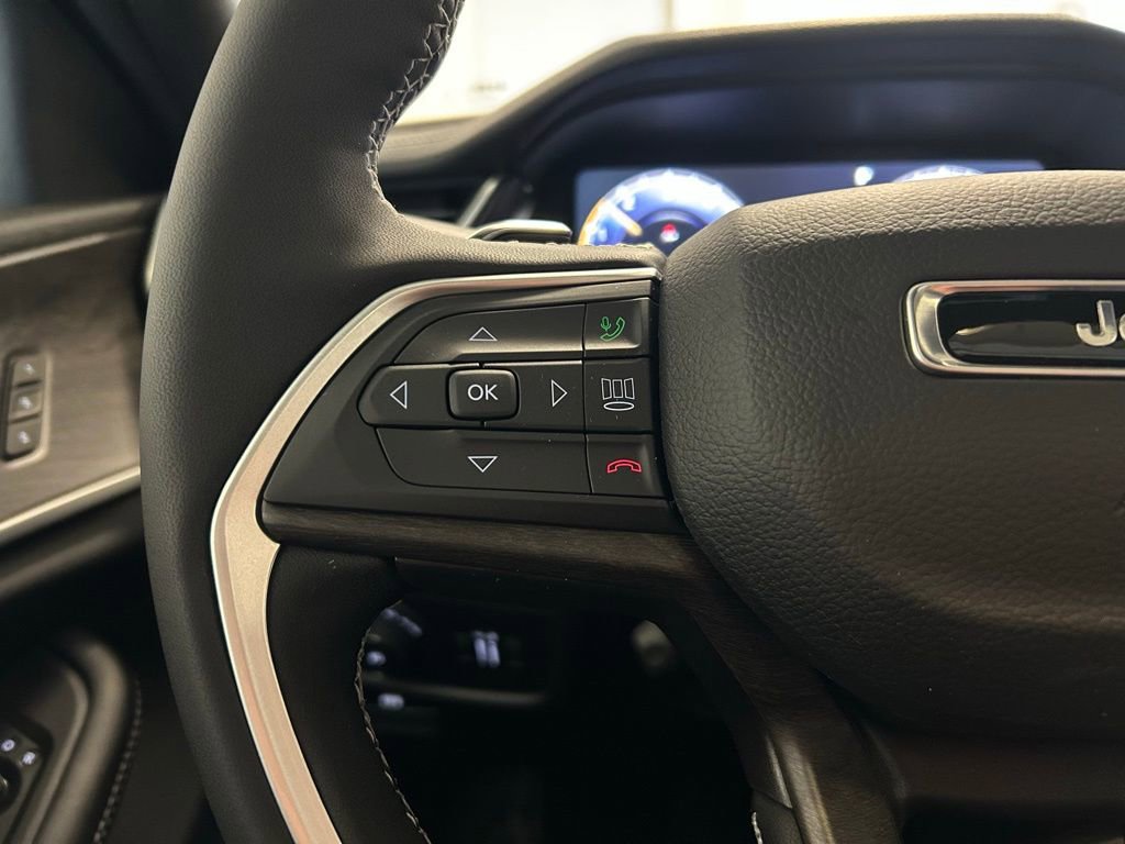 New 2025 Jeep Grand Cherokee Limited w/ Luxury Tech Group II image 10