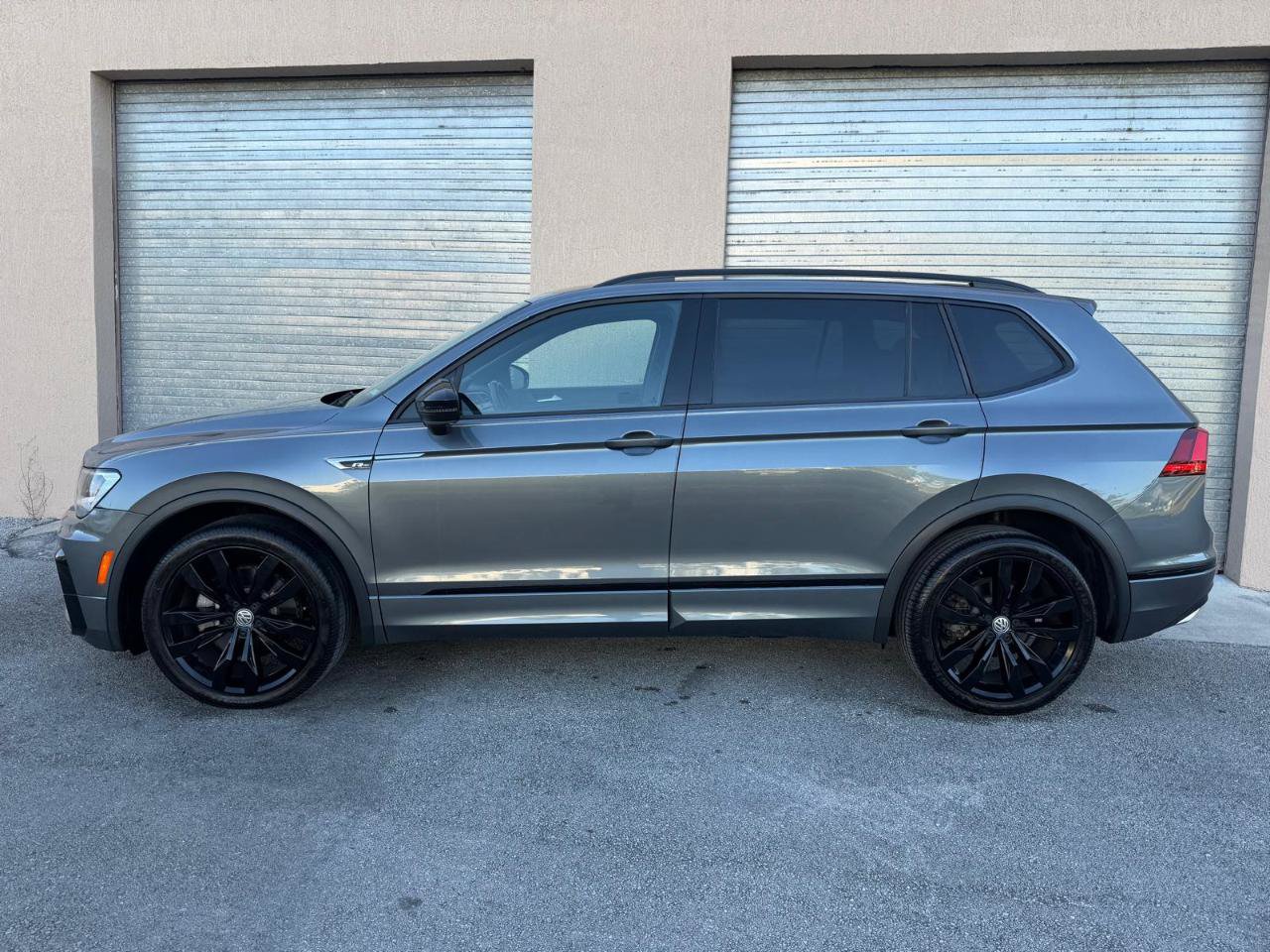 Used 2021 Volkswagen Tiguan SE R-Line FWD image 9