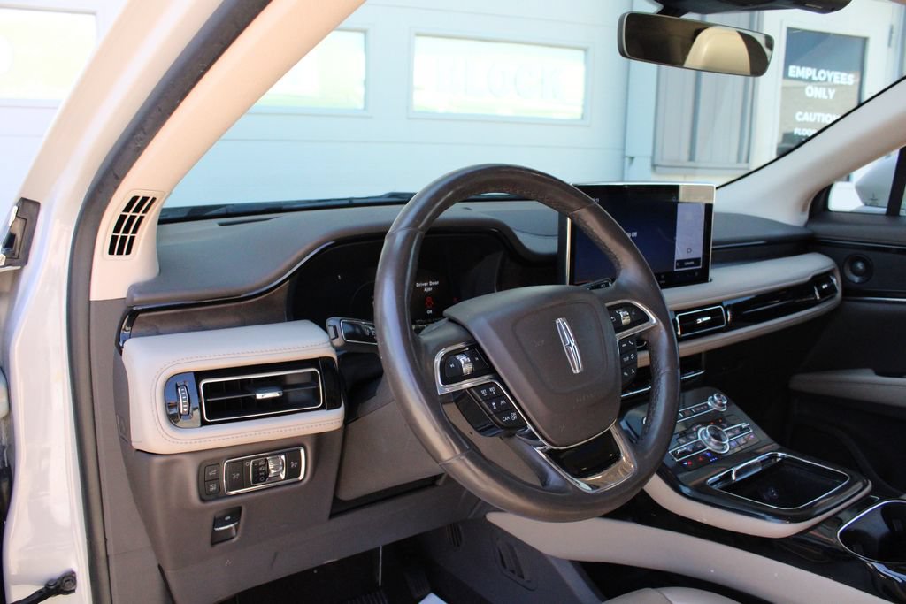 Used 2023 Lincoln Nautilus Reserve w/ Equipment Group 201A AWD/4WD image 2