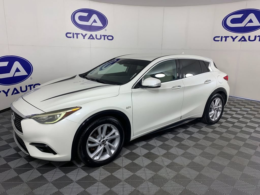 Used 2017 INFINITI QX30 w/ Cargo Package FWD image 7