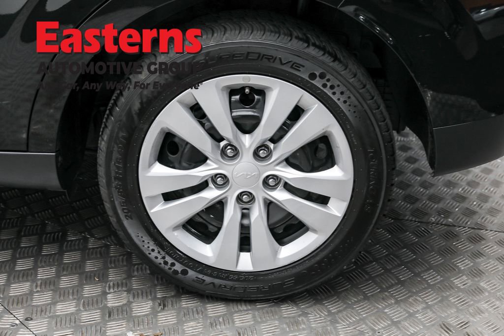 Used 2023 Kia Soul LX image 13