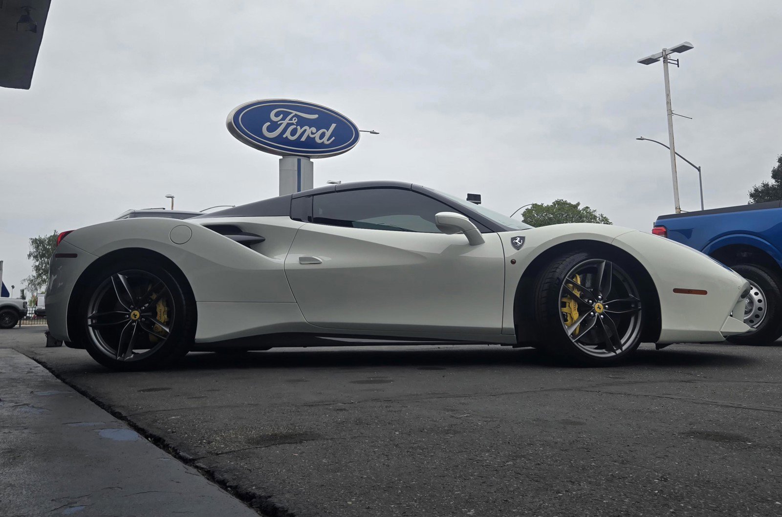 Used 2018 Ferrari 488 Spider image 3