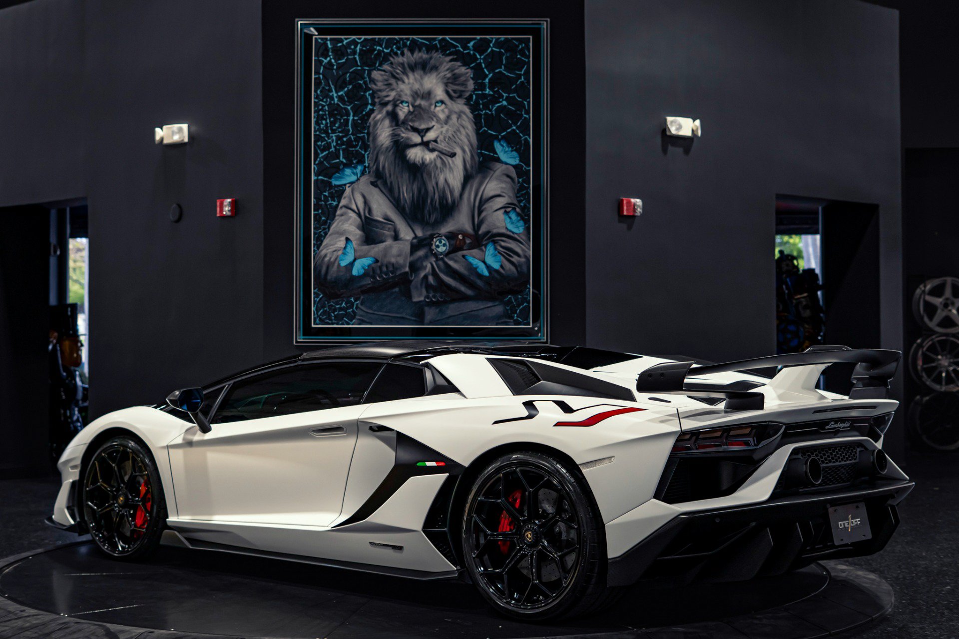 Used 2020 Lamborghini Aventador SVJ AWD/4WD image 7