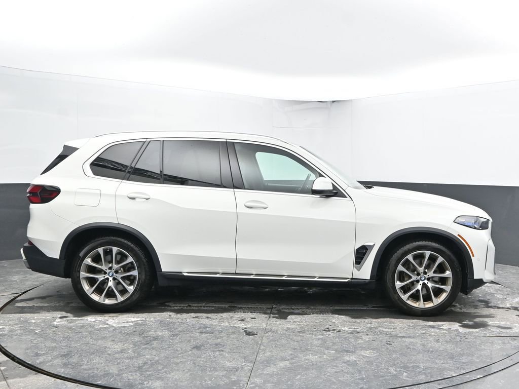 Used 2024 BMW X5 xDrive50e image 11