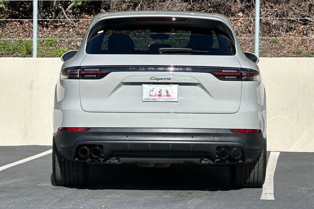 Used 2022 Porsche Cayenne Platinum Edition image 4