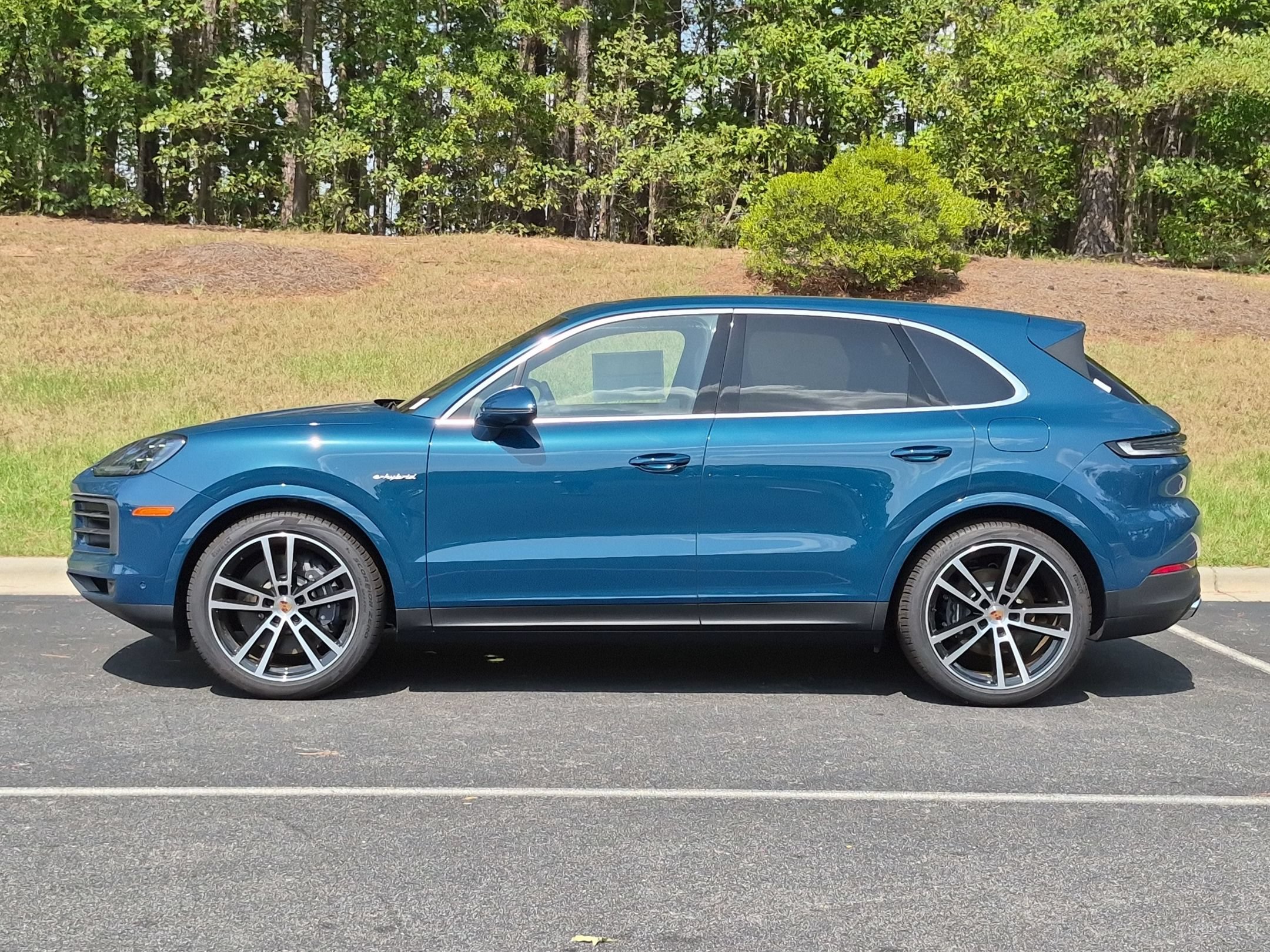 New 2026 Porsche Cayenne E-Hybrid AWD/4WD image 2