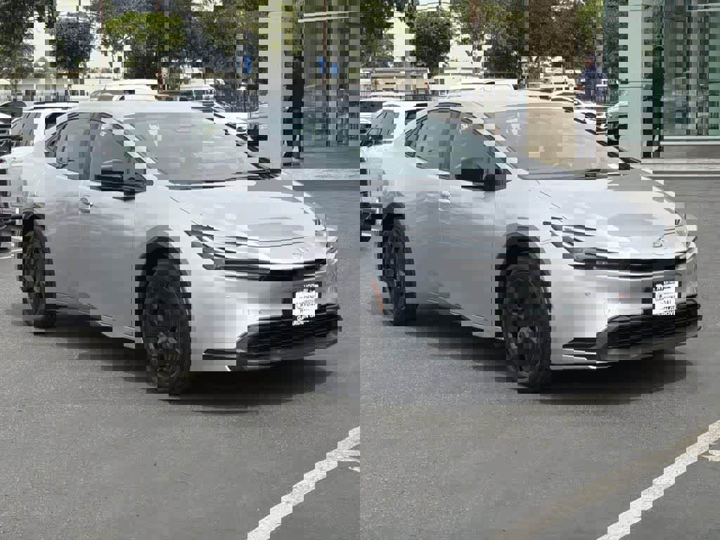 Used 2024 Toyota Prius LE image 8