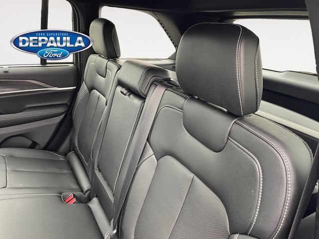 Used 2025 Jeep Grand Cherokee Limited w/ Luxury Tech Group II AWD/4WD image 17