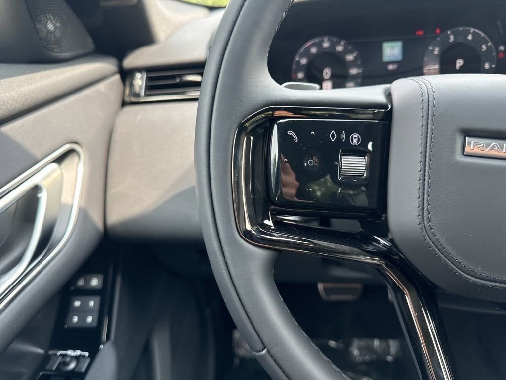 New 2025 Land Rover Range Rover Velar Dynamic SE image 18