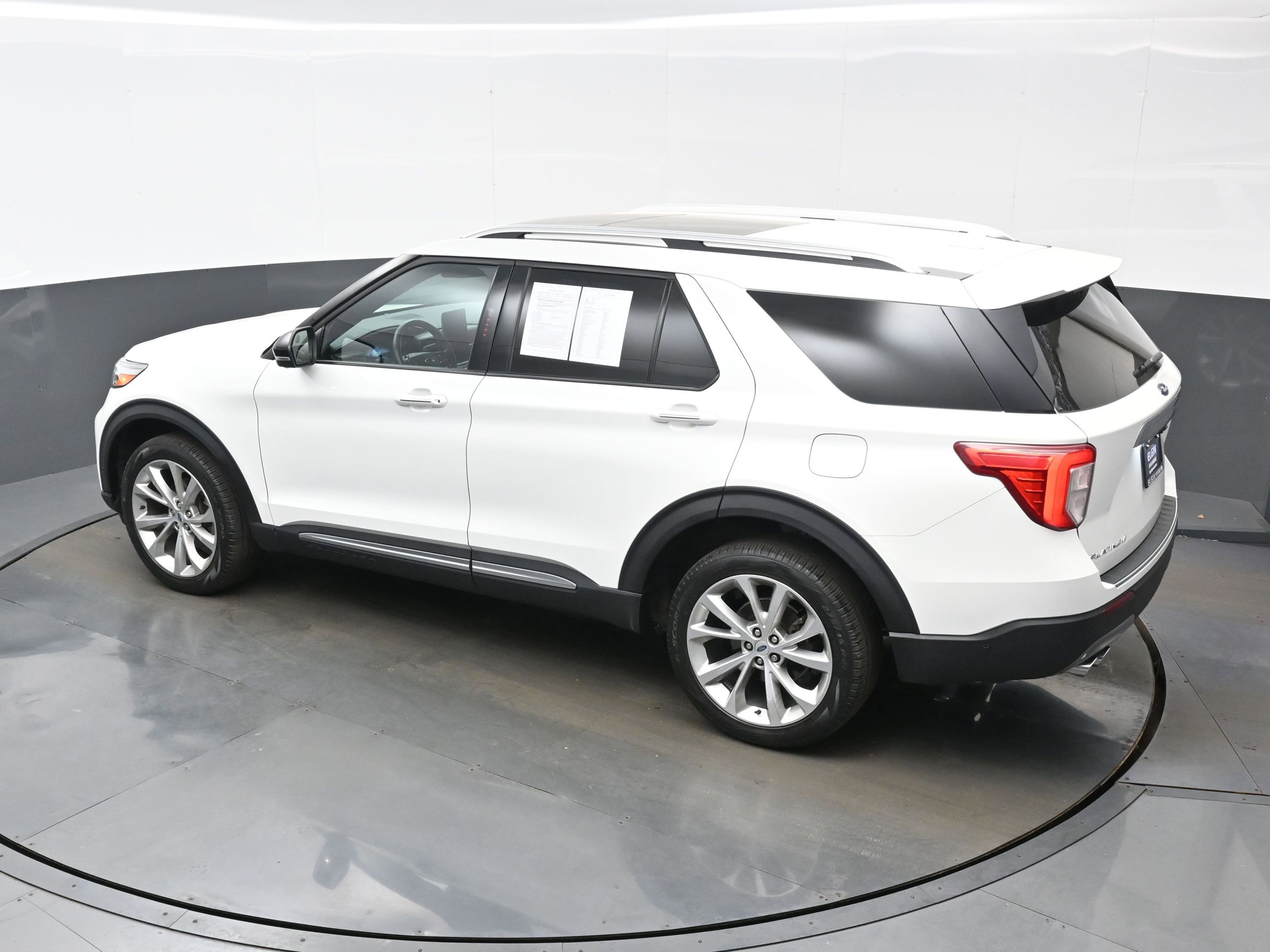 Used 2023 Ford Explorer Platinum w/ Technology Package AWD/4WD image 38