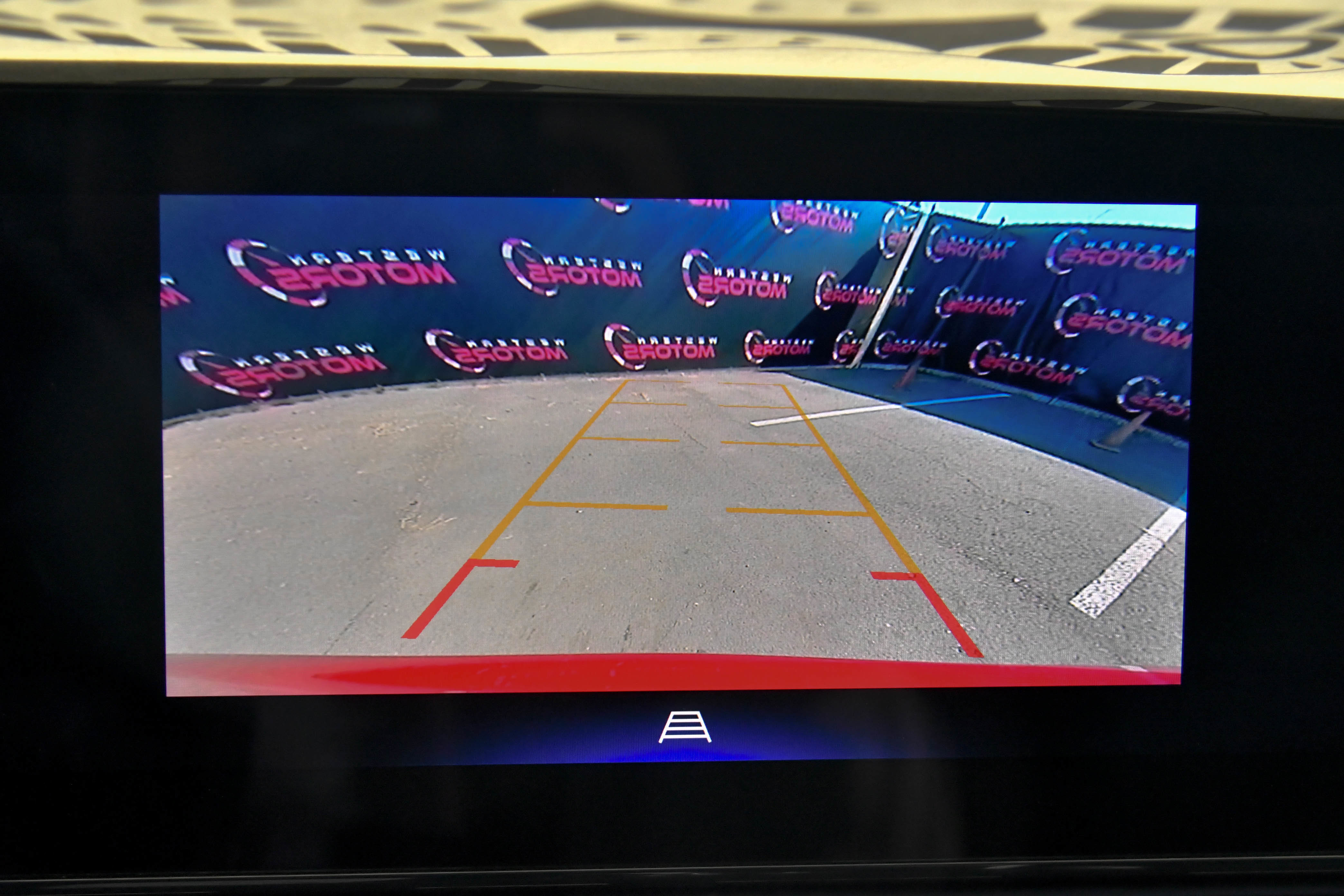 Used 2025 Chevrolet Trax LT w/ LT Convenience Package image 17