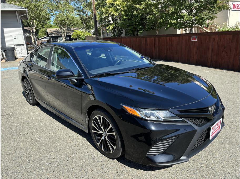 Used 2019 Toyota Camry SE image 1
