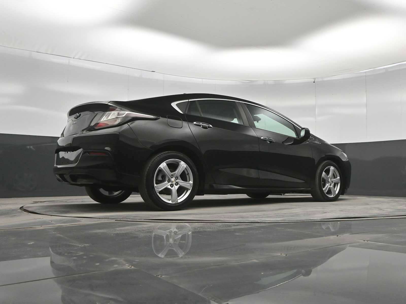 Used 2018 Chevrolet Volt LT w/ Comfort Package FWD image 37