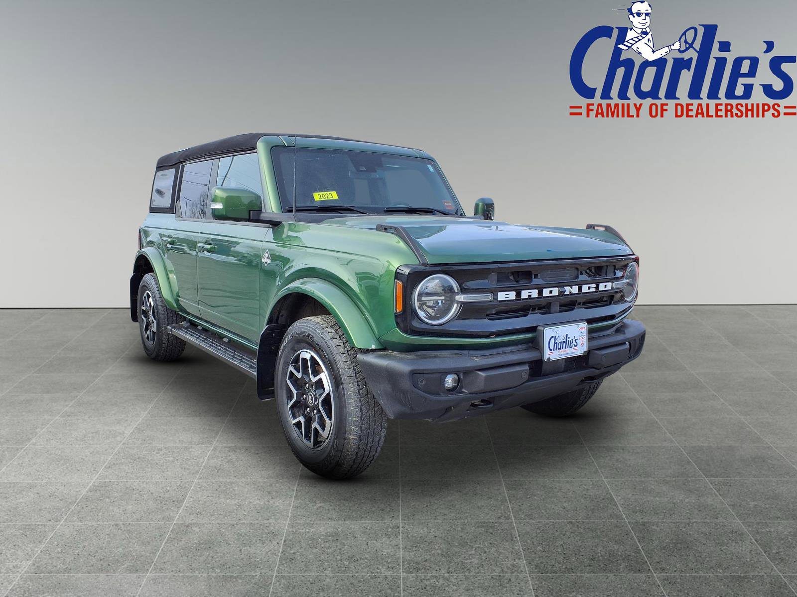 Used 2023 Ford Bronco Outer Banks image 3