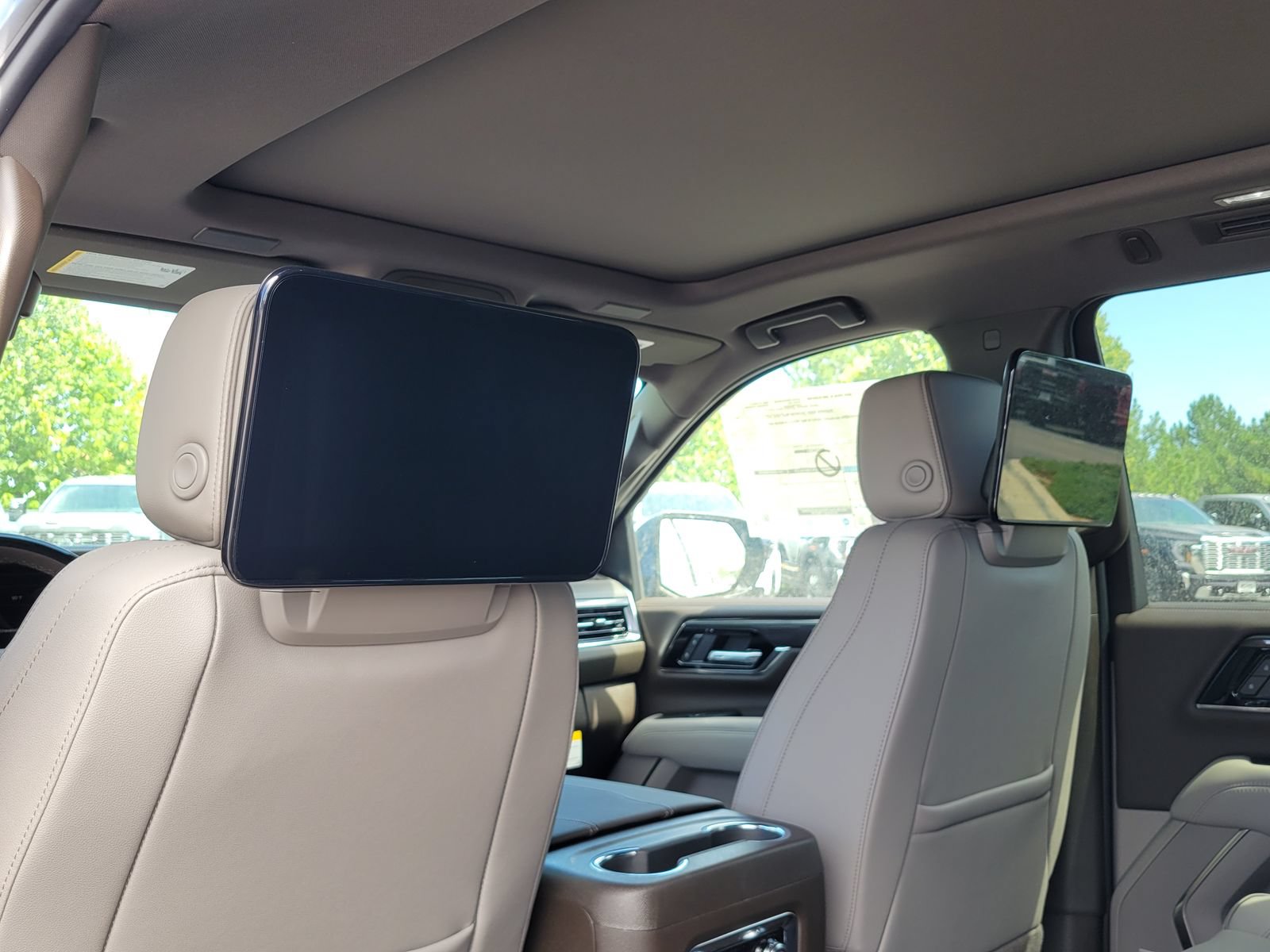 New 2026 GMC Yukon XL Elevation w/ Elevation Premium Package AWD/4WD image 8