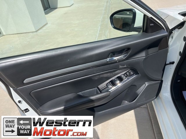 Used 2023 Nissan Altima 2.5 SV image 7