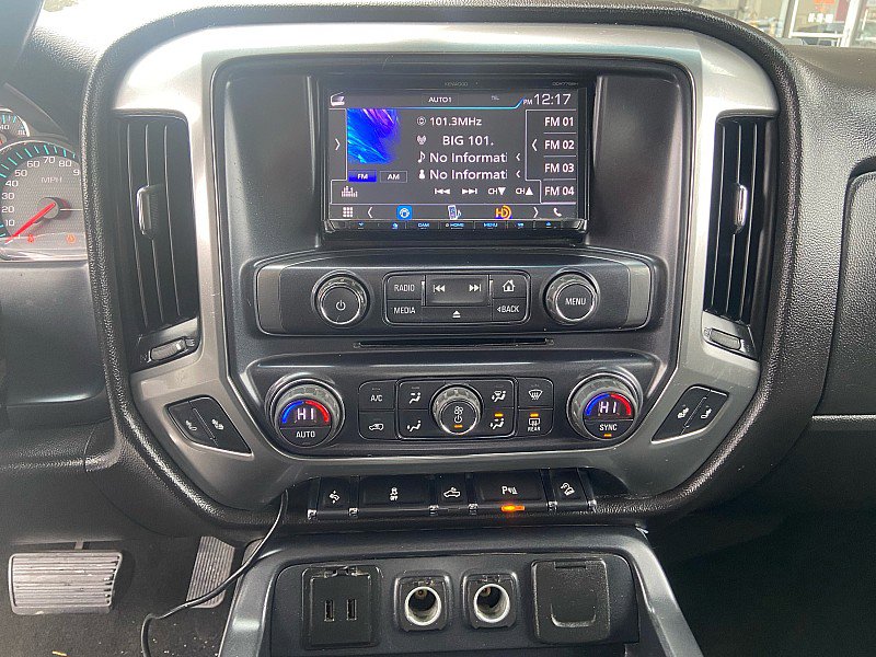 Used 2018 Chevrolet Silverado 1500 LT w/ Midnight Edition image 14