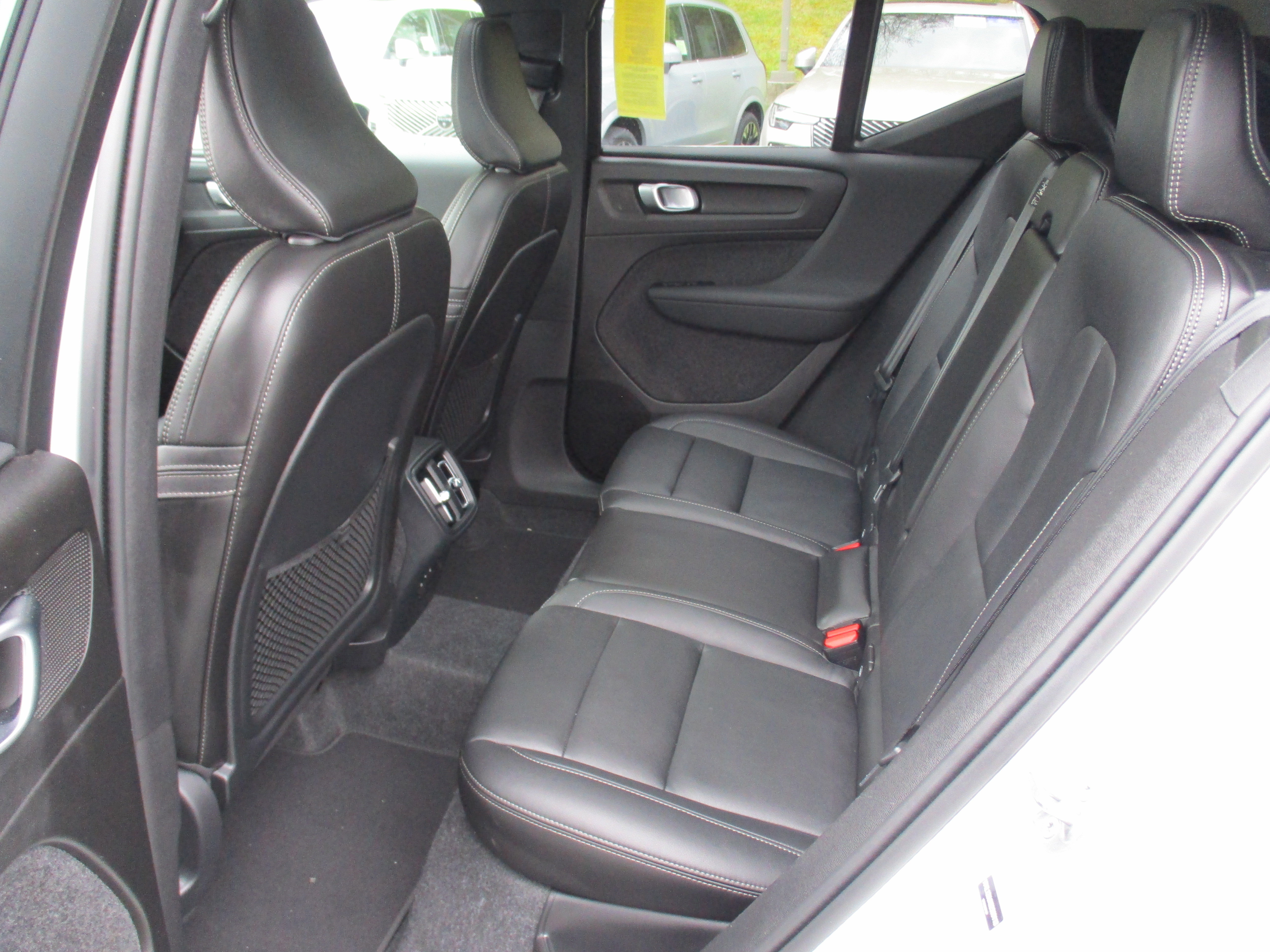 Used 2025 Volvo XC40 B5 Core AWD/4WD image 13