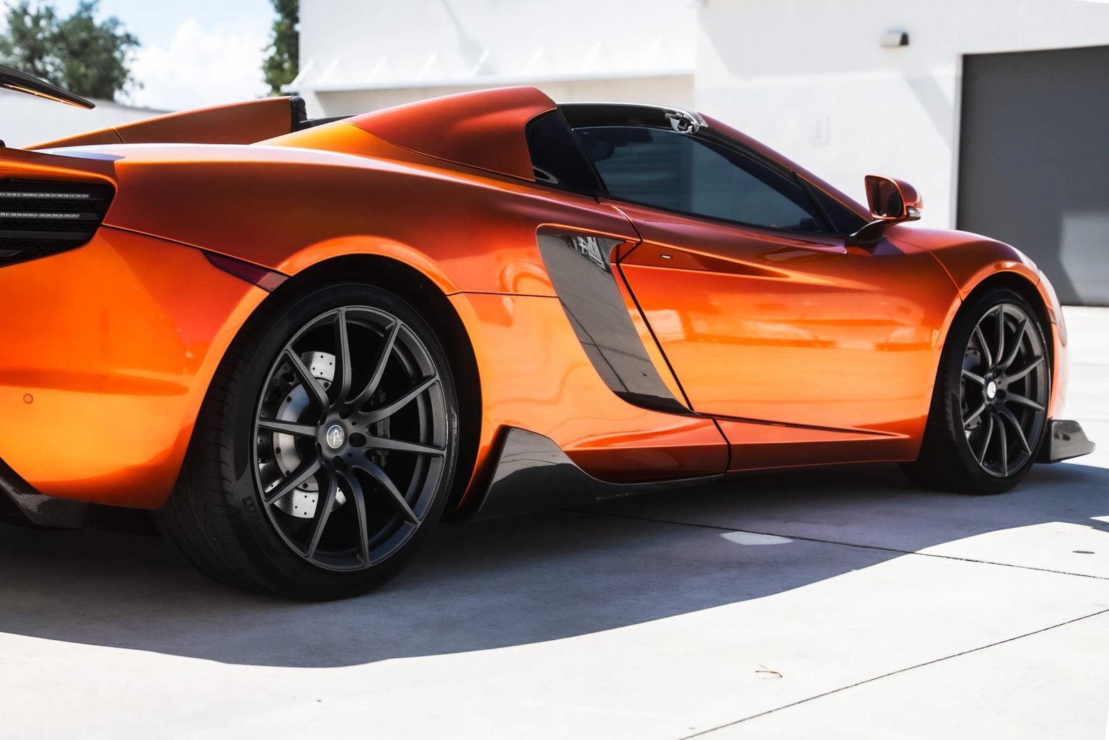 Used 2013 McLaren MP4-12C Spider RWD image 8