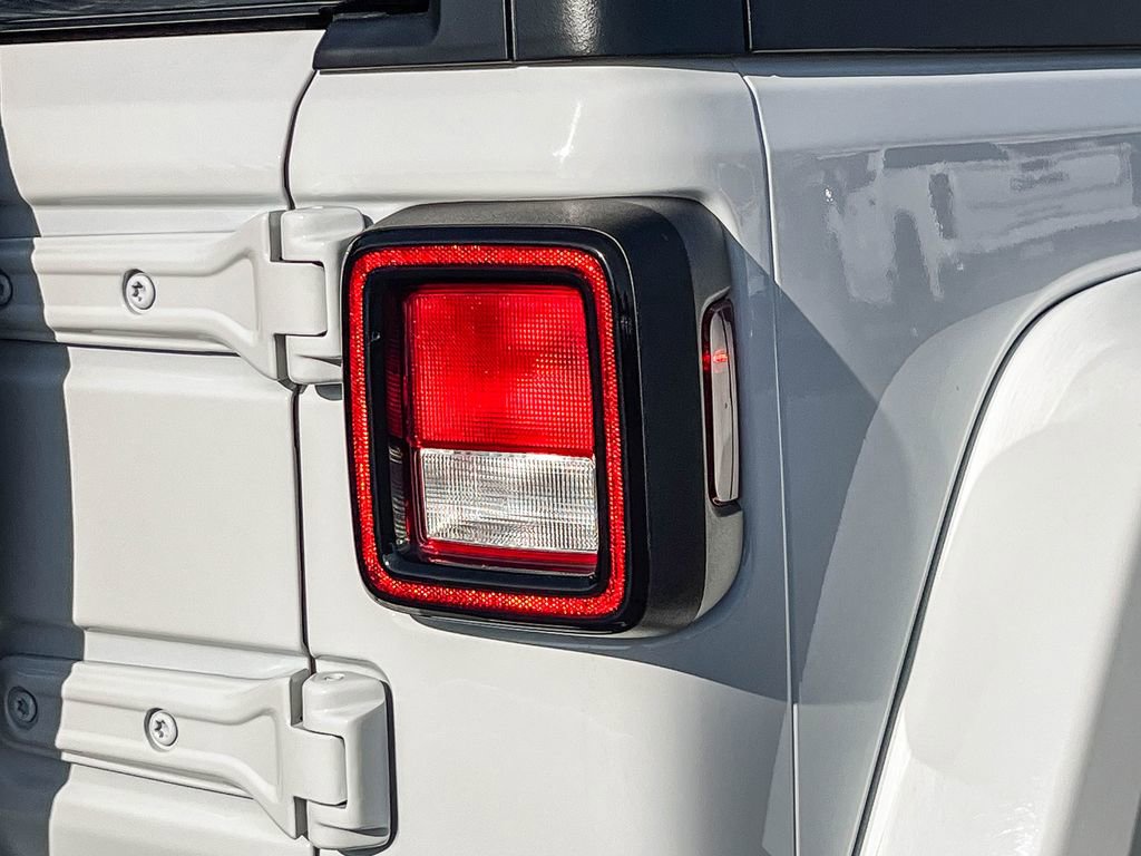 Used 2024 Jeep Wrangler Unlimited image 8