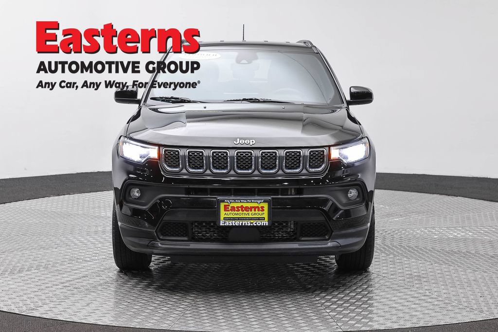 Used 2023 Jeep Compass Latitude AWD/4WD image 4