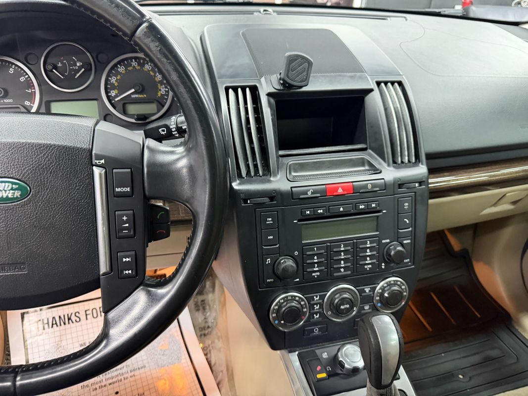 Used 2011 Land Rover LR2 HSE AWD/4WD image 25
