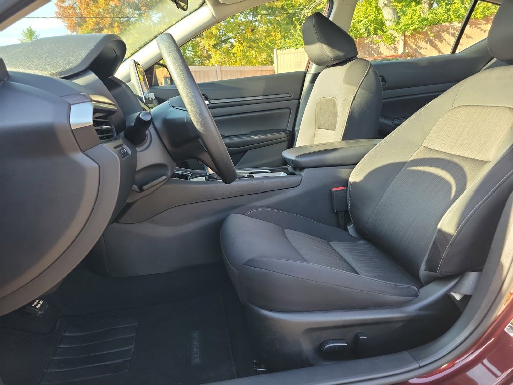 Used 2024 Nissan Altima 2.5 SV FWD image 26