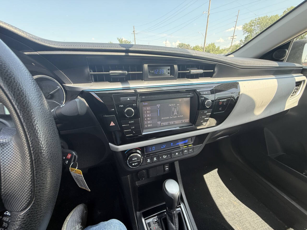 Used 2014 Toyota Corolla LE FWD image 27