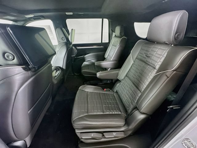 New 2026 Cadillac Escalade ESV Platinum Luxury AWD/4WD image 18
