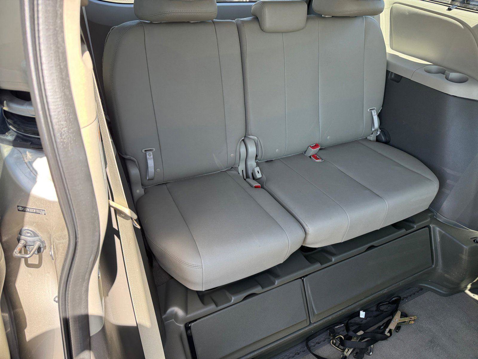 Used 2015 Toyota Sienna XLE w/ XLE Navigation Package FWD image 16