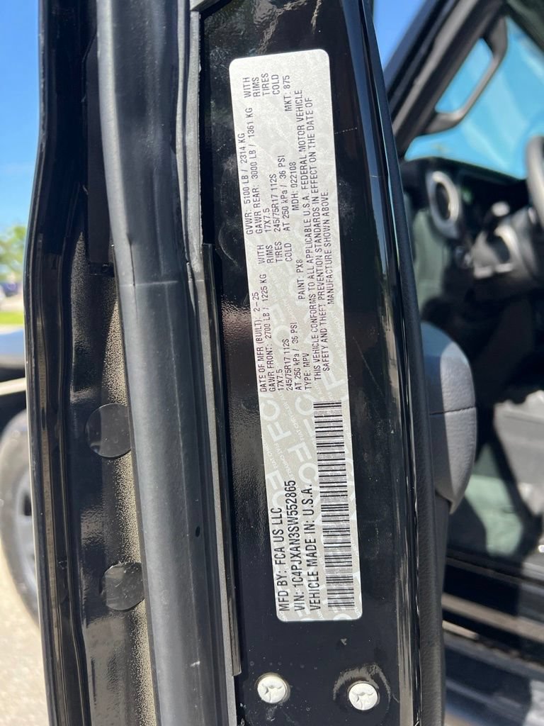 Certified 2025 Jeep Wrangler Sport AWD/4WD image 28
