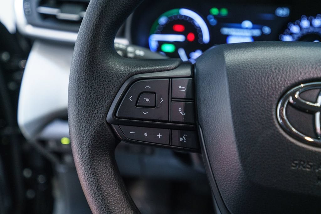 Certified 2026 Toyota Sienna LE FWD image 18