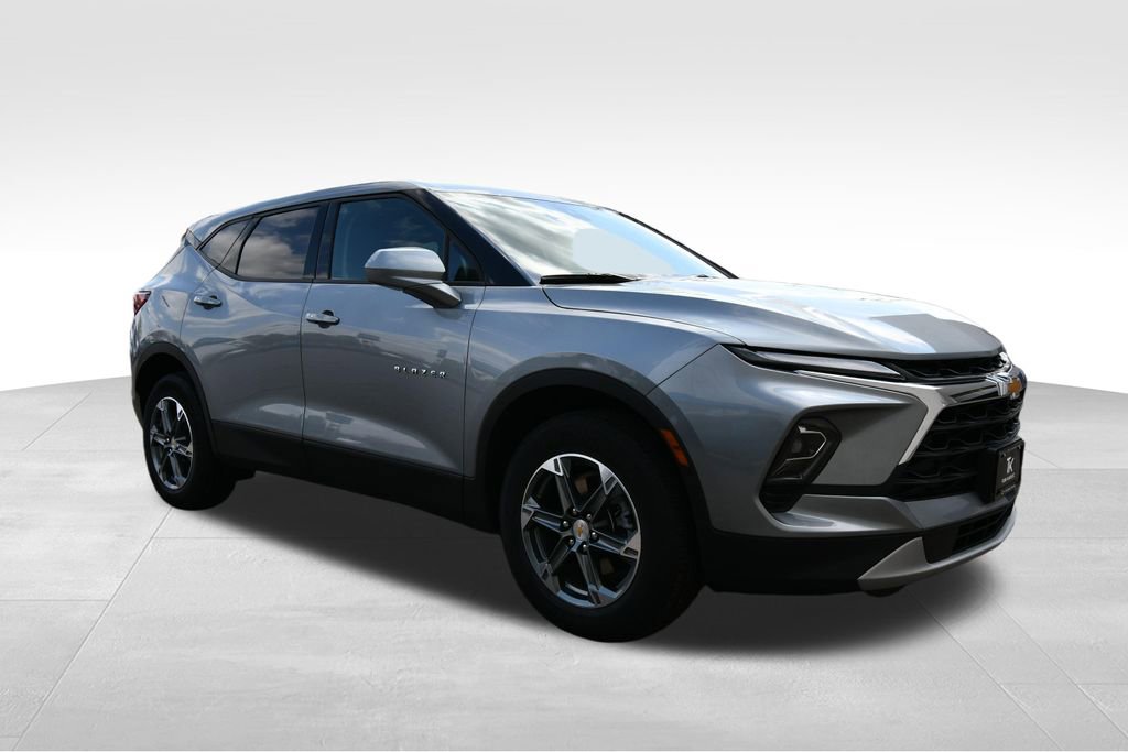 Used 2025 Chevrolet Blazer LT AWD/4WD image 10