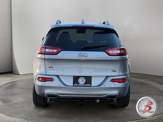 Used 2017 Jeep Cherokee Overland w/ Technology Group AWD/4WD image 6