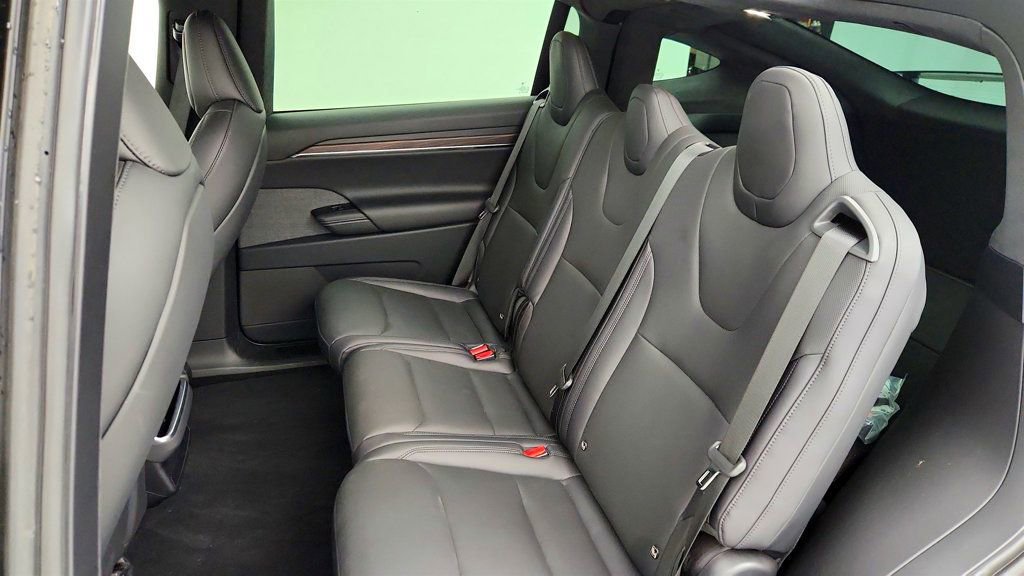 Used 2024 Tesla Model X image 25