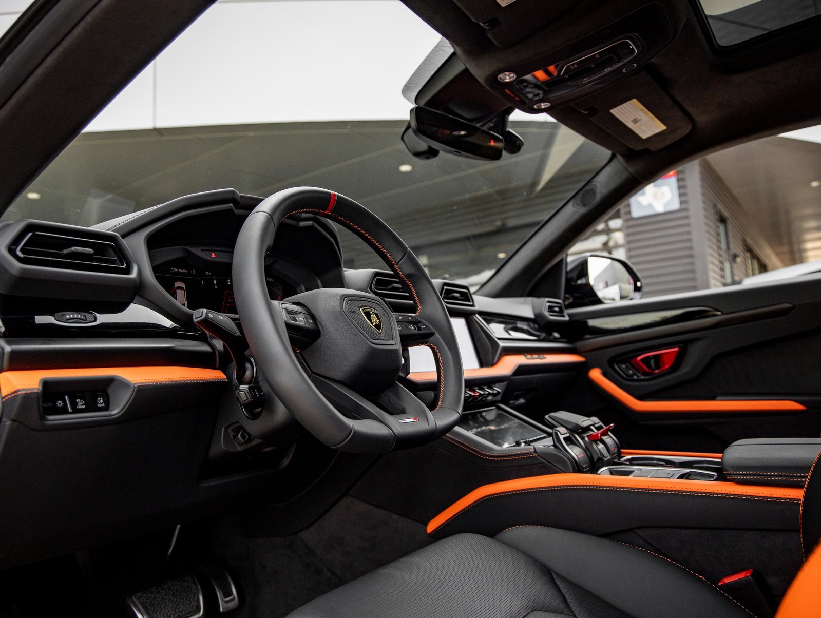 Used 2025 Lamborghini Urus SE image 22