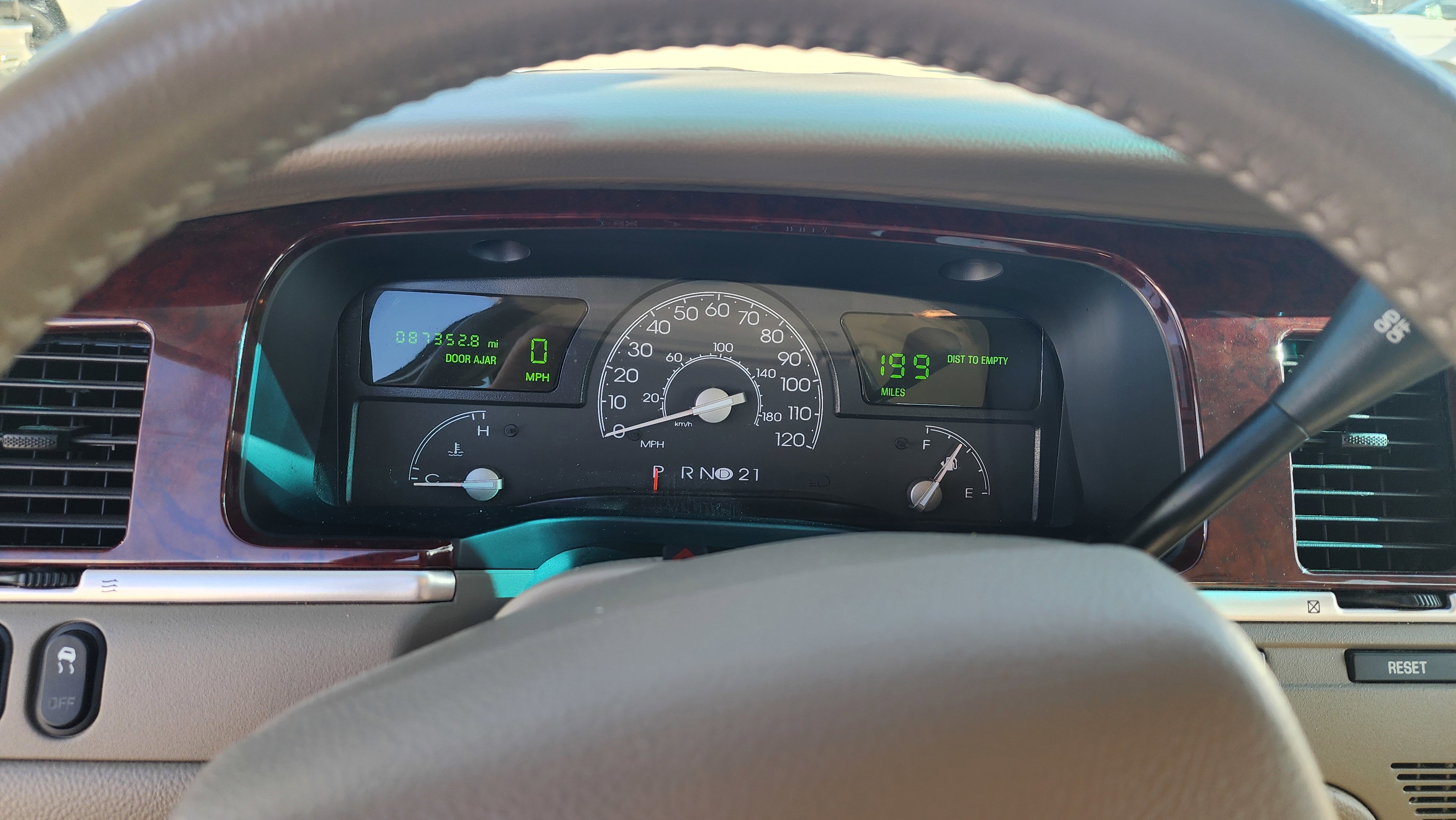 Used 2005 Lincoln Town Car Signature image 7