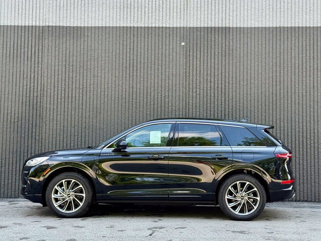 New 2025 Lincoln Corsair Grand Touring AWD/4WD image 2