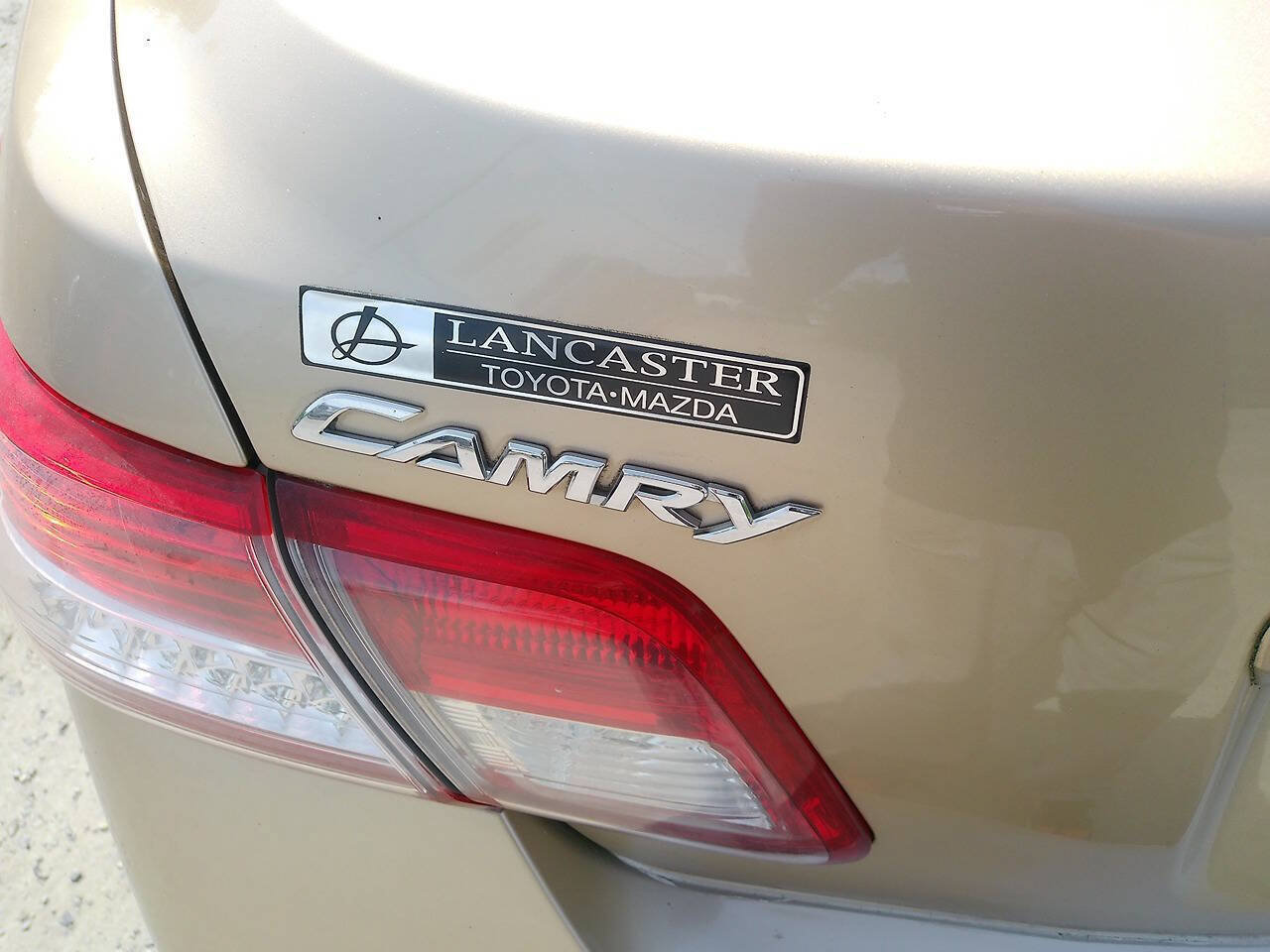 Used 2010 Toyota Camry LE FWD image 13