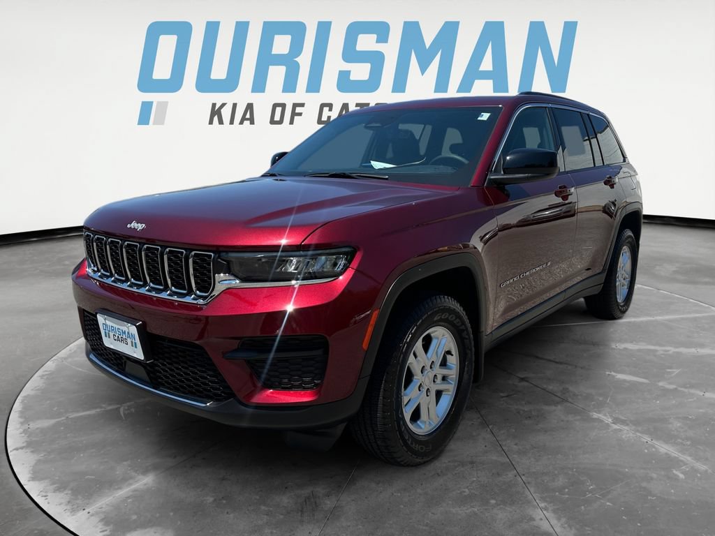 Used 2025 Jeep Grand Cherokee Laredo w/ MOPAR Finishing Package AWD/4WD image 2