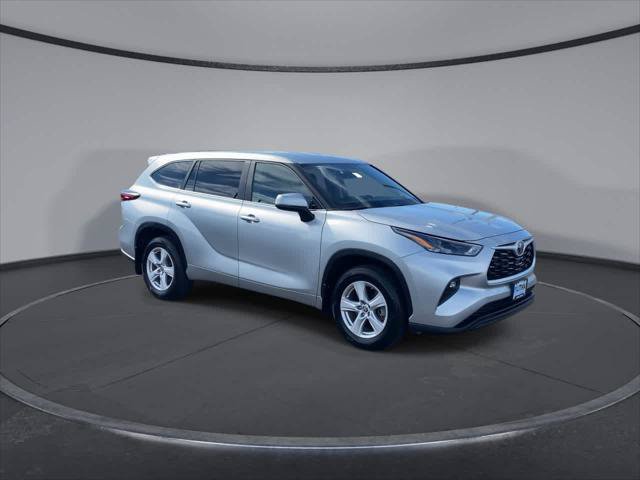 Certified 2024 Toyota Highlander LE AWD/4WD image 3