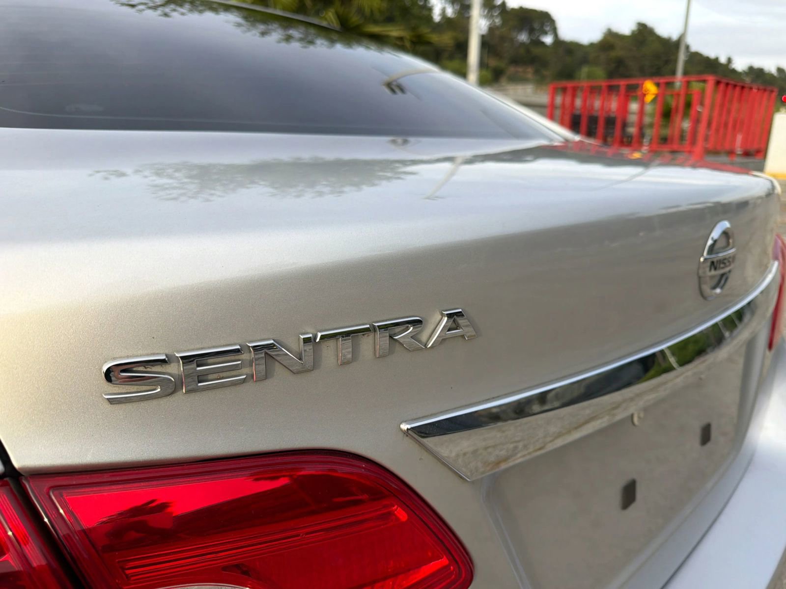 Used 2017 Nissan Sentra SV image 7
