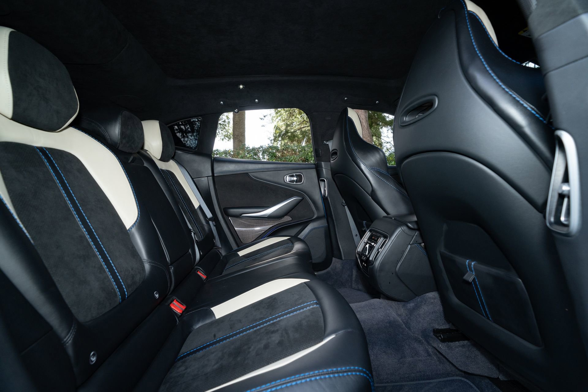 Used 2023 Aston Martin DBX 707 image 17