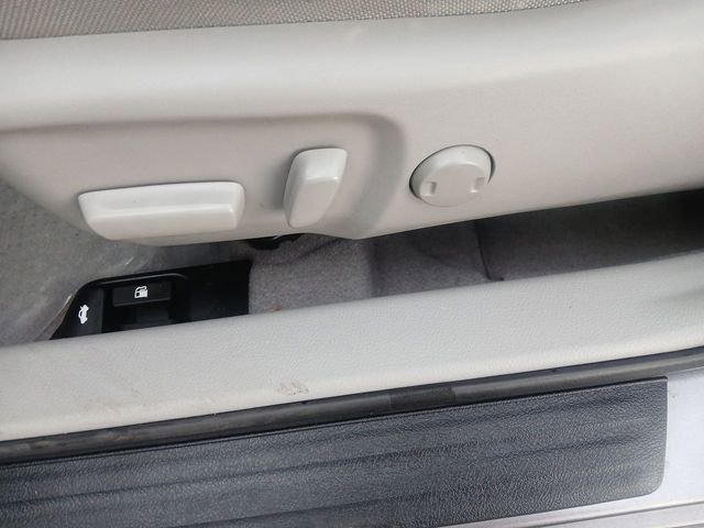 Used 2017 Toyota Camry LE image 12