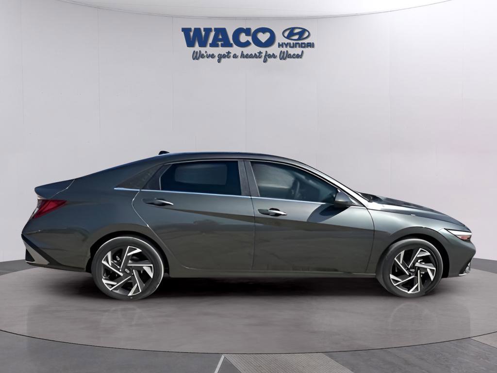 Used 2025 Hyundai Elantra SEL FWD image 16